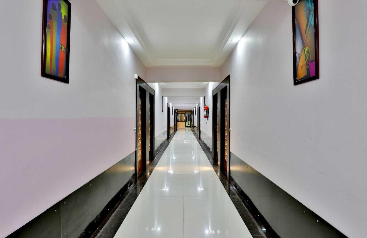 Collection O15862 Hotel The Grand Krishna Gandhinagar Luaran gambar