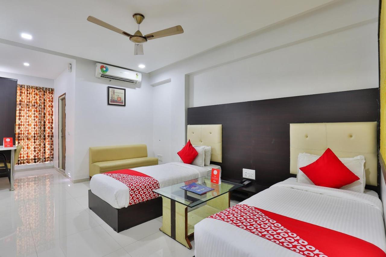 Collection O15862 Hotel The Grand Krishna Gandhinagar Luaran gambar